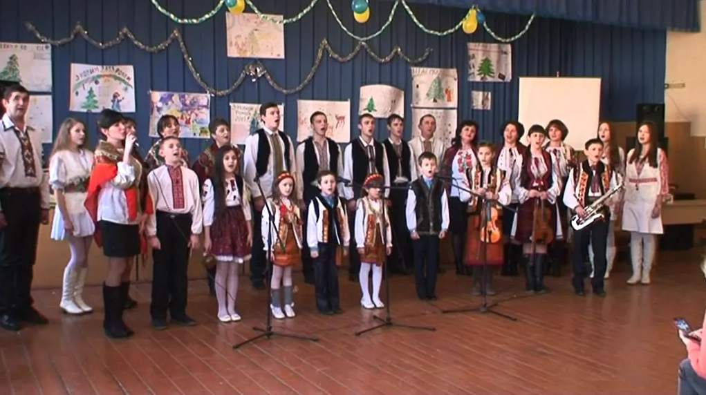 Отинійська школа КОЛЯДУЄ!