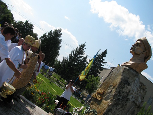 В Отинії відкрили пам’ятник полковникові Семену Височану